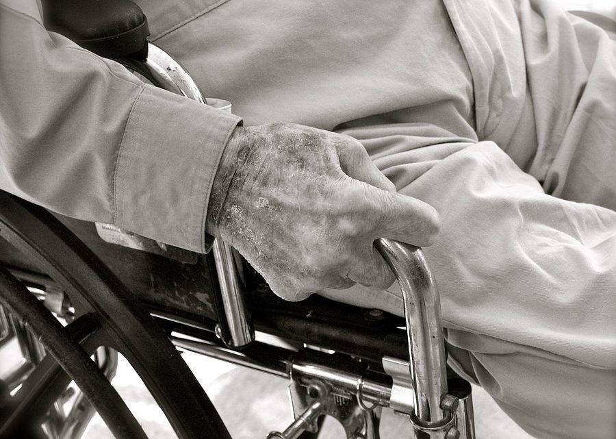 Comment choisir l’offre de téléassistance pour seniors adaptée?