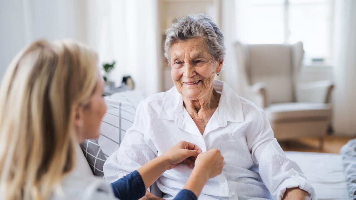 Pourquoi favoriser le maintien à domicile pour les personnes âgées ?