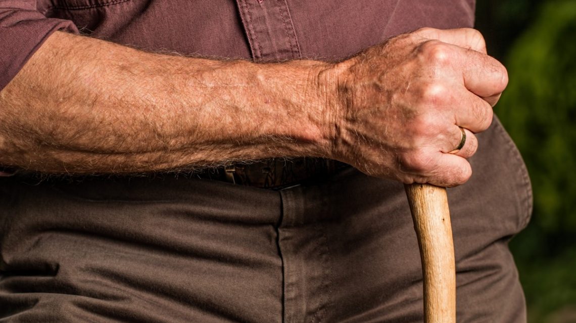Comment assurer la sécurité des personnes âgées à domicile ?