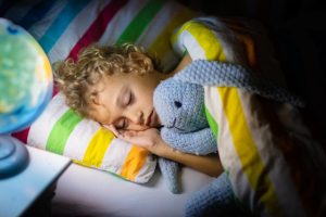L'importance d'un bon sommier pour le sommeil d'un enfant