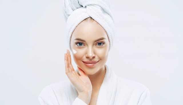 Lutter contre l’acné du visage : les meilleurs conseils naturels