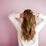 Cheveux texturés : soins adaptés et erreurs à éviter